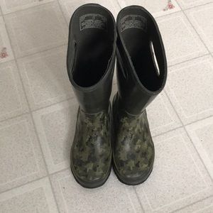 Boys Bogs rain boots